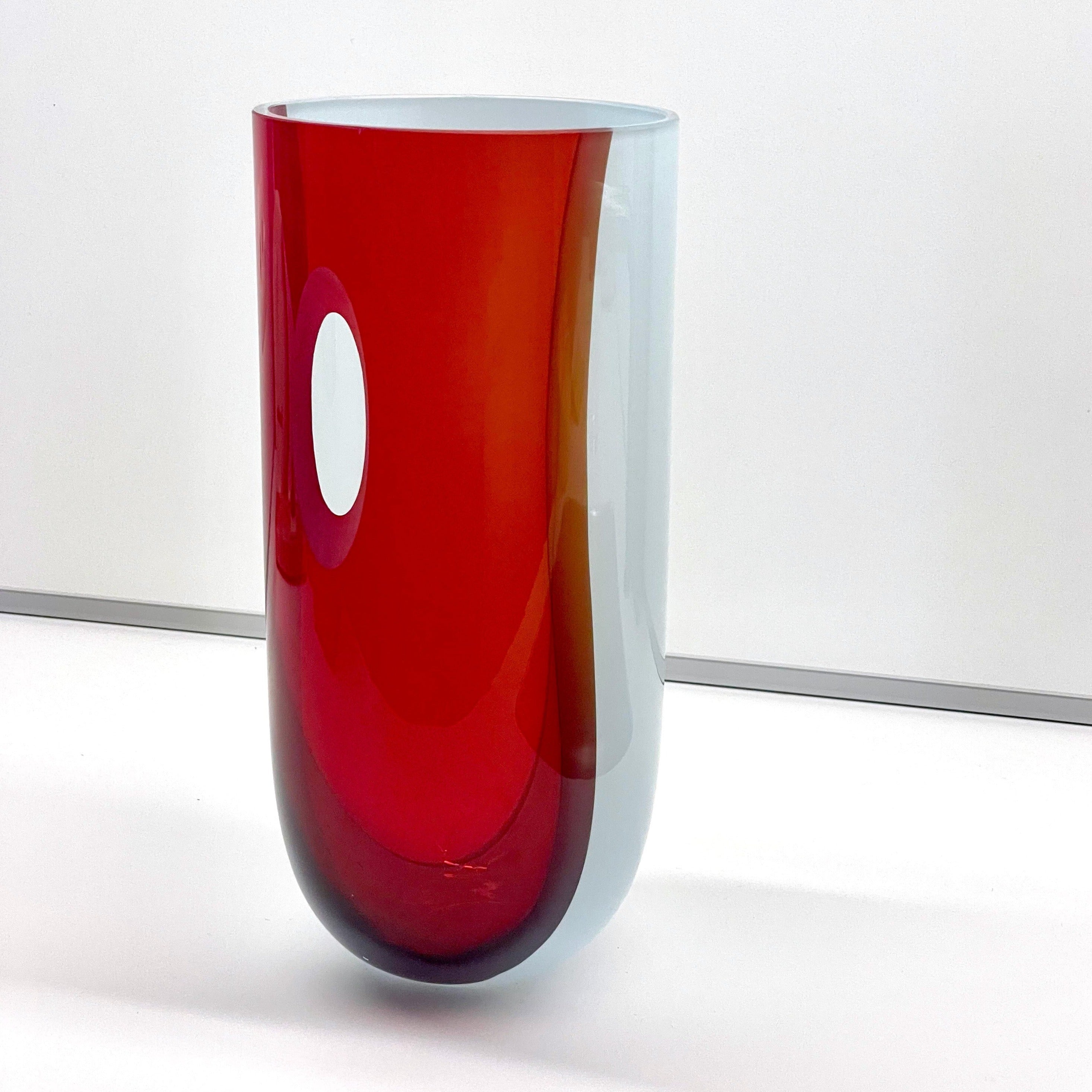<tc>ECLIPSE Vase, Tall, Strawberry Red- Soft Blue</tc>