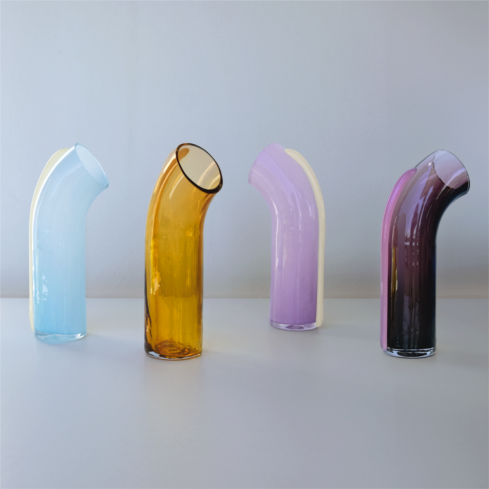 NESSIE Karaffe – Olivgrün mit rosa Streifen