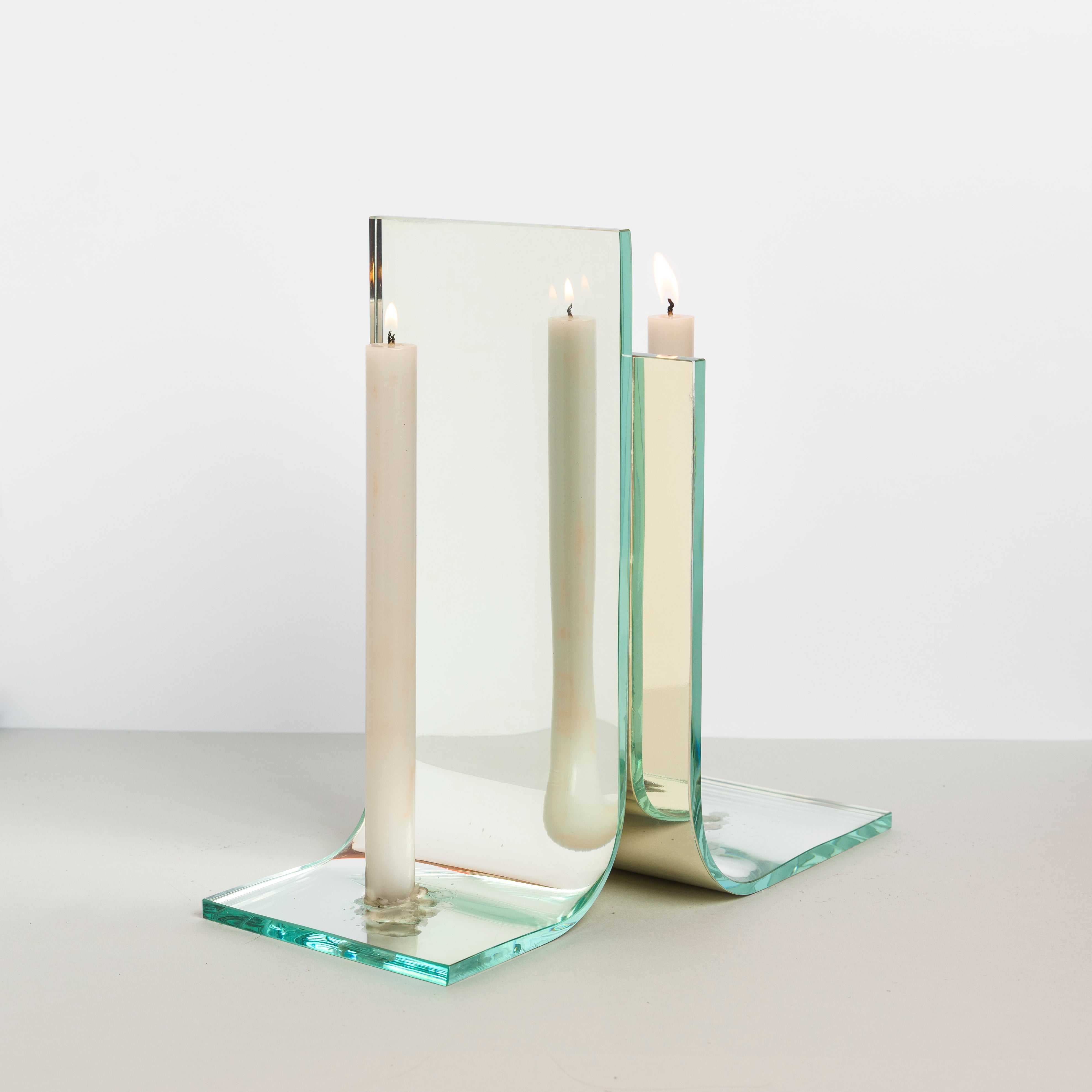 VERITY_Candleholder_Grey_Candles_Photo_by_Valentin_Zelger