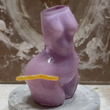 A video of the Futura Waves vase rotating in a circle.
